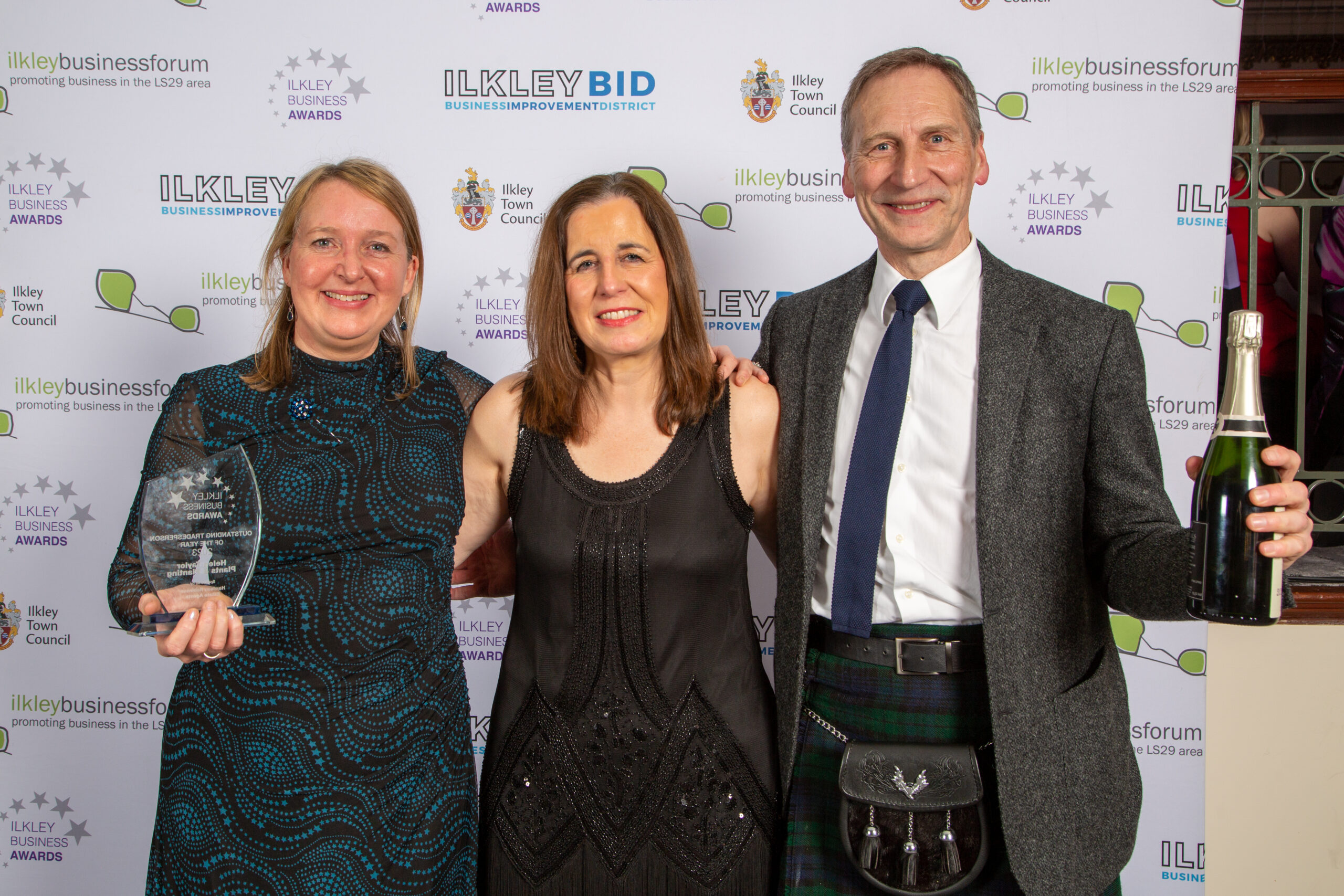 2023 Outstanding Tradesperson of the Year - Helen Taylor Plants & Planting with sponsor Harrison Robinson Estate Agents.