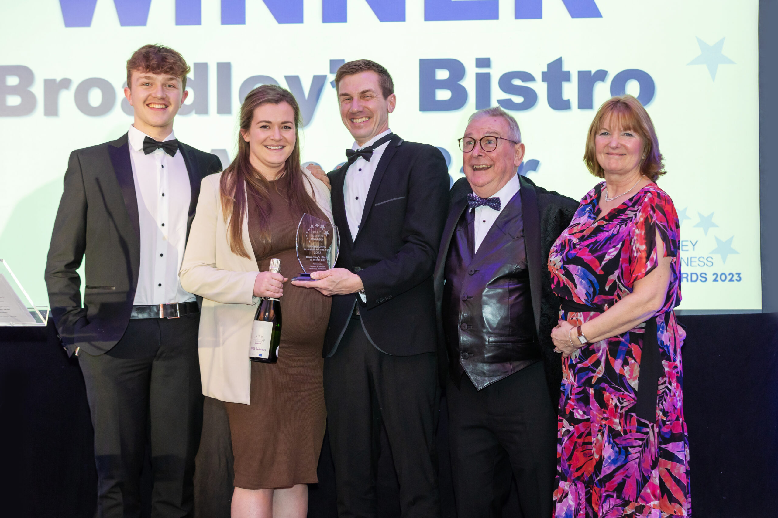 WINNERS - Broadley's Bistro & Wine Bar with sponsors Tennant & Darragh Jewellery Workshop.